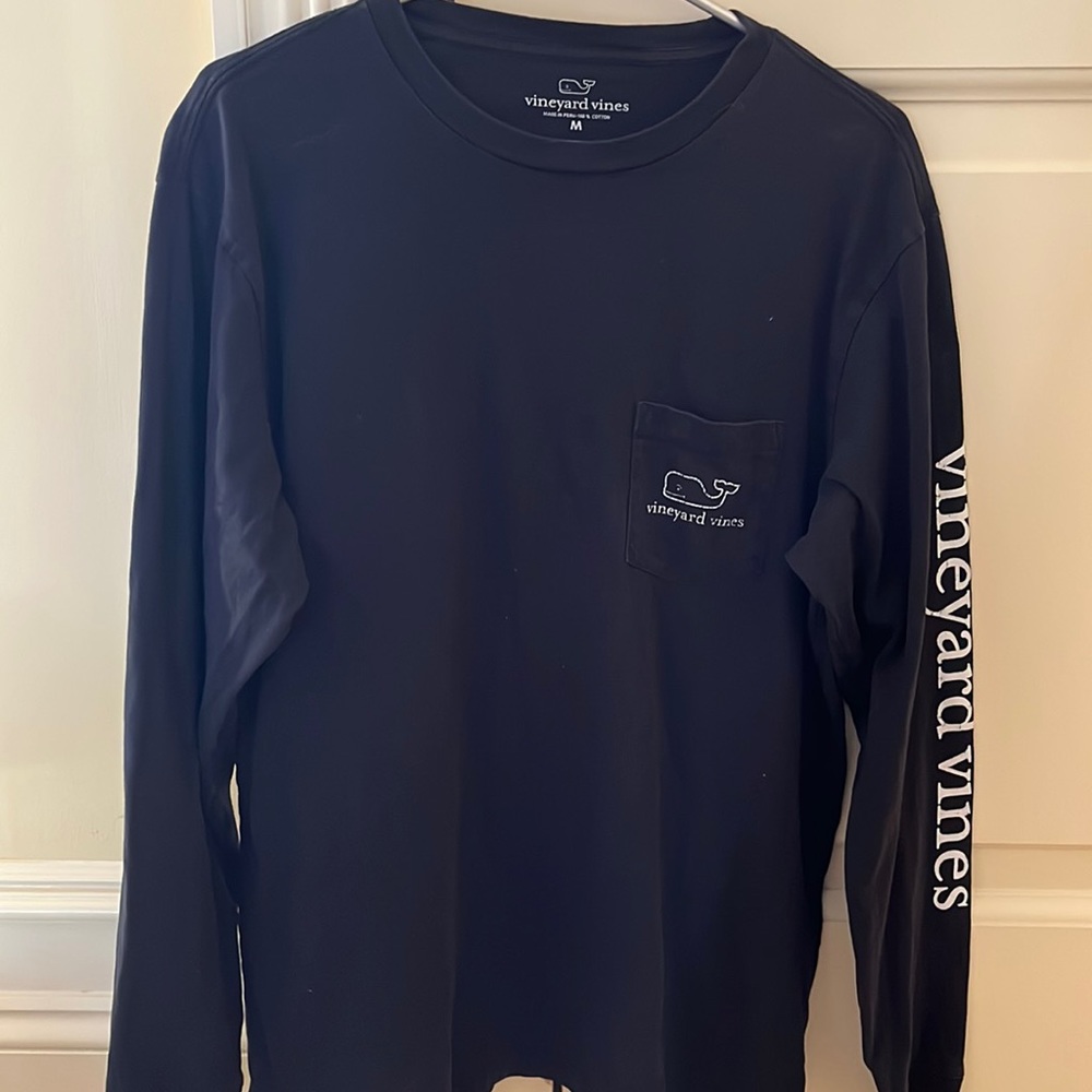 Men’s Vineyard Vines black long sleeve T-shirt in medium